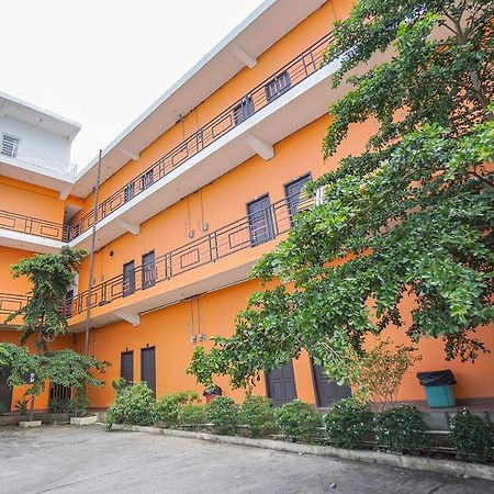 Hotel Super Oyo 2639 Oxy Townhouse Manado Exterior foto