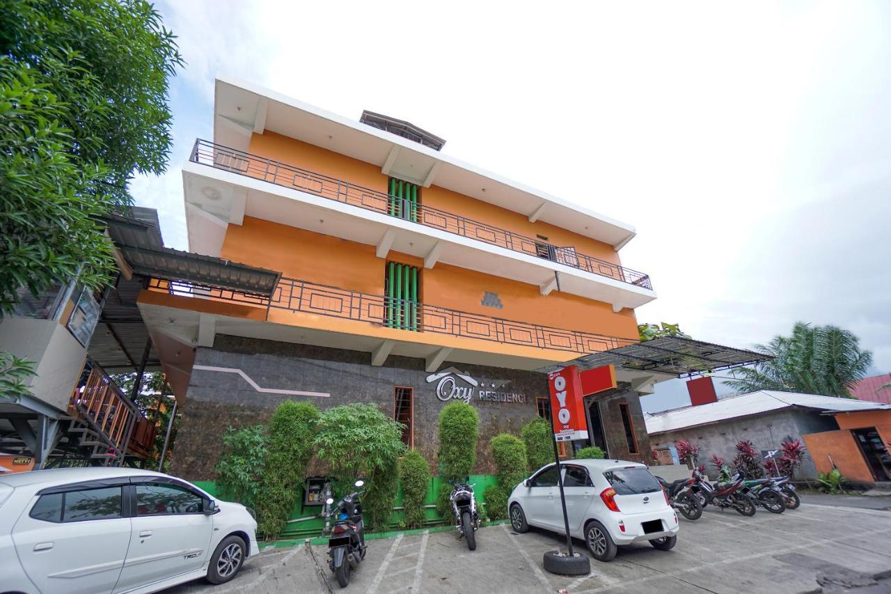 Hotel Super Oyo 2639 Oxy Townhouse Manado Exterior foto