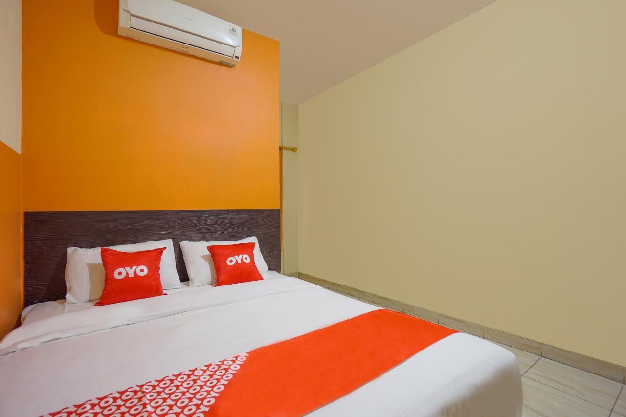 Hotel Super Oyo 2639 Oxy Townhouse Manado Exterior foto