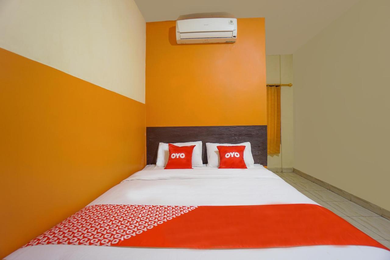 Hotel Super Oyo 2639 Oxy Townhouse Manado Exterior foto