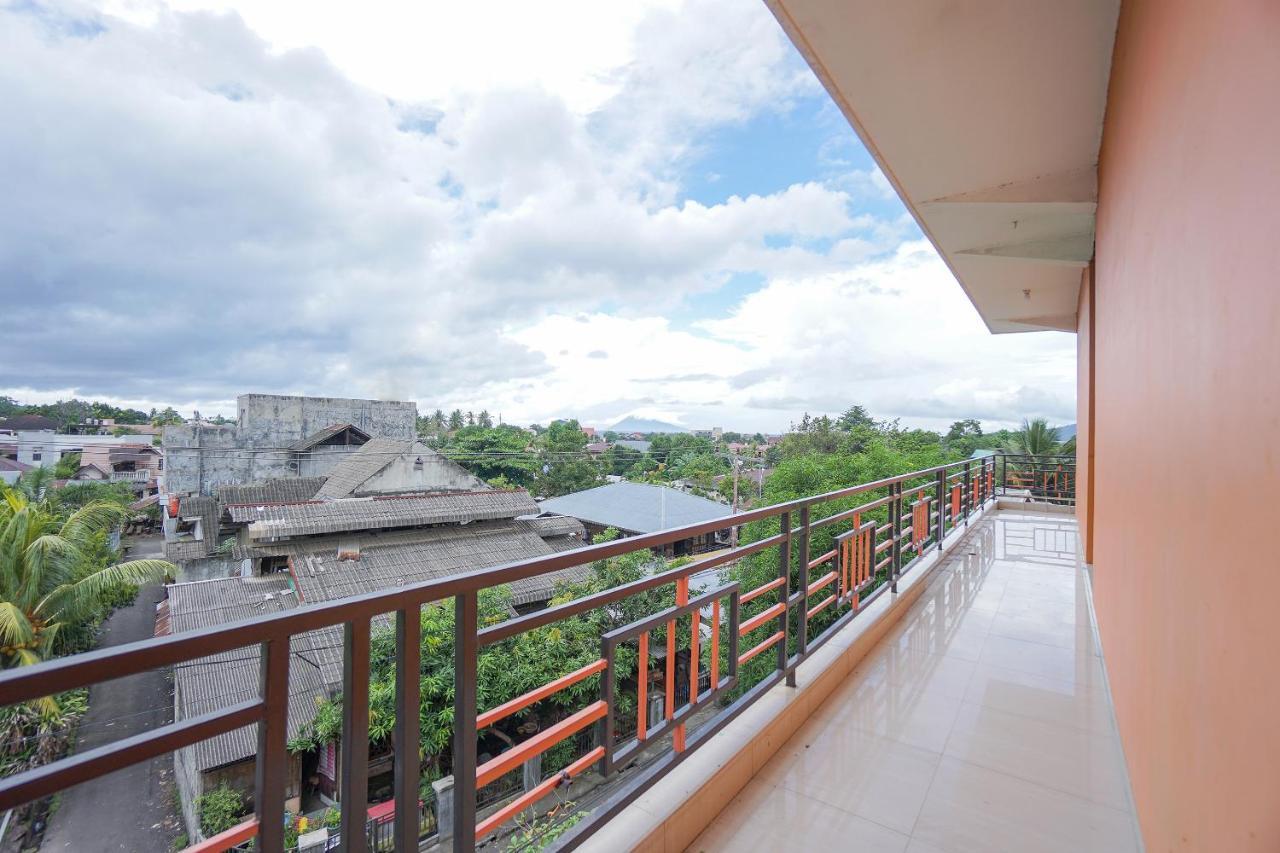 Hotel Super Oyo 2639 Oxy Townhouse Manado Exterior foto
